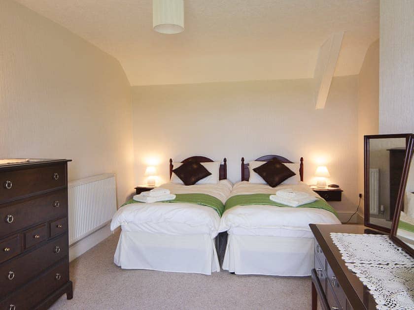 Rhiwgoch twin bedded room | Rhiwgoch, Harlech