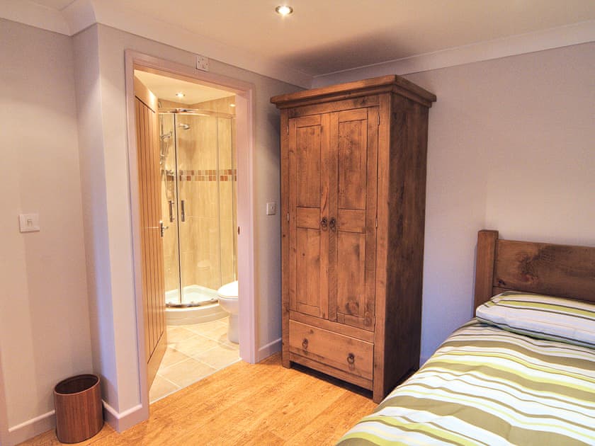 Bryn Menai twin bedded room | Bryn Menai, Y Felinheli, nr. Bangor