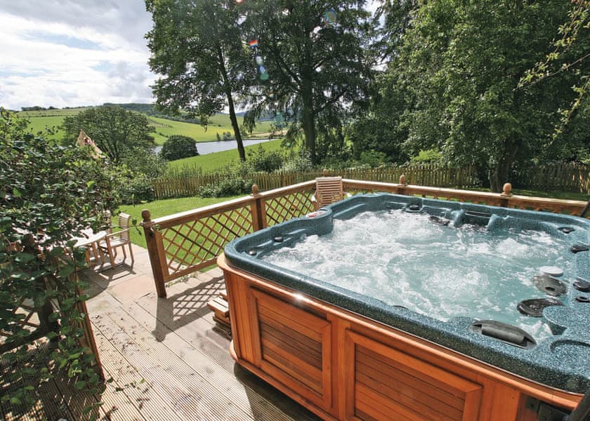 Hot tub | Lochside Garden House, Town Yetholm, nr. Kelso