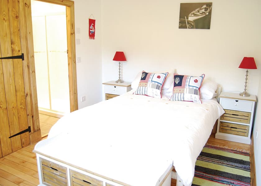 Shore Cottage double bedroom | Shore Cottage, Nr. Tarbert