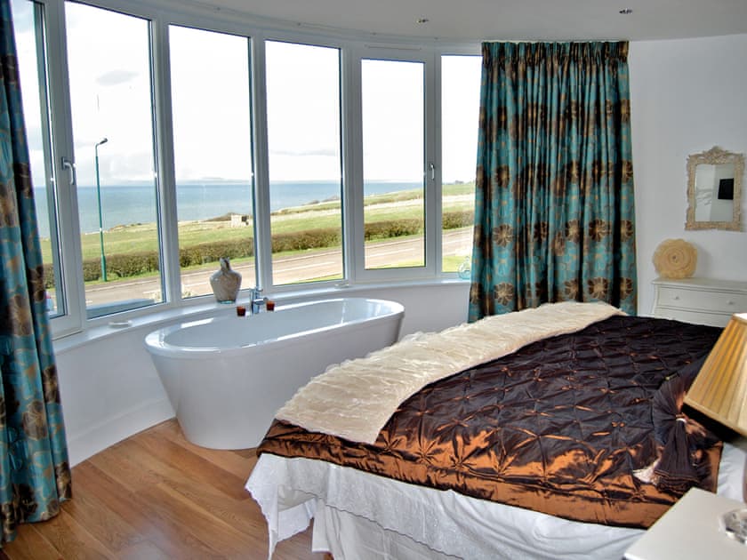 Island View double bedroom | Island View, Dunure, nr. Ayr