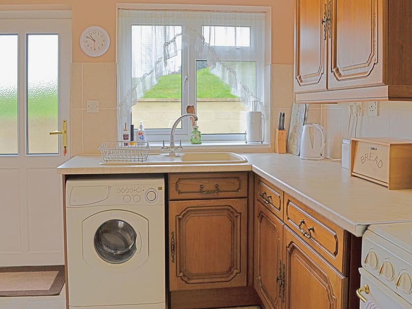 Kitchen | Abbotts Ball Farm Cottage, Potterne, nr. Devizes