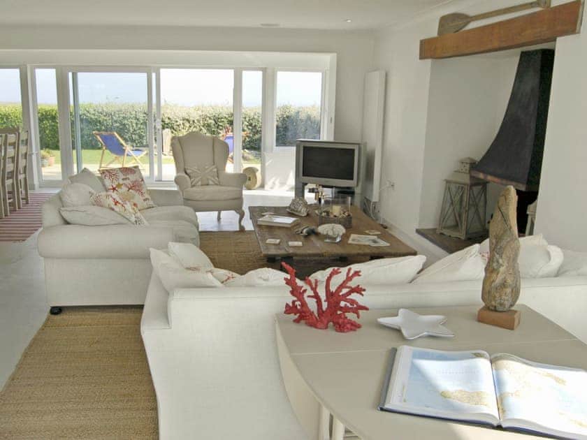 Living room/dining room | The Lookout, Port Gaverne, nr. Port Isaac