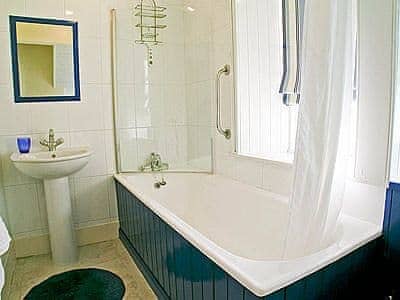 Bathroom | Glencoe Cottage, Glencoe