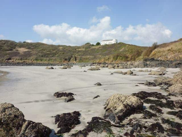 Spindrift Ref B5894 In Coverack Near Helston Cornwall