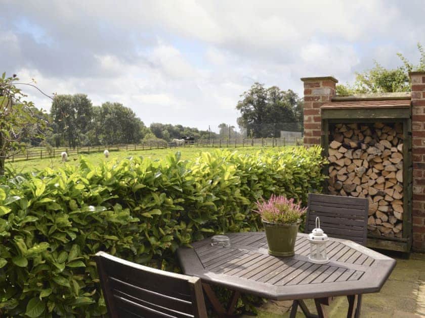 Outdoor furniture on patio | Rusty’s Cottage - Wisteria and Rusty’s Cottages, Buttercrambe, near York