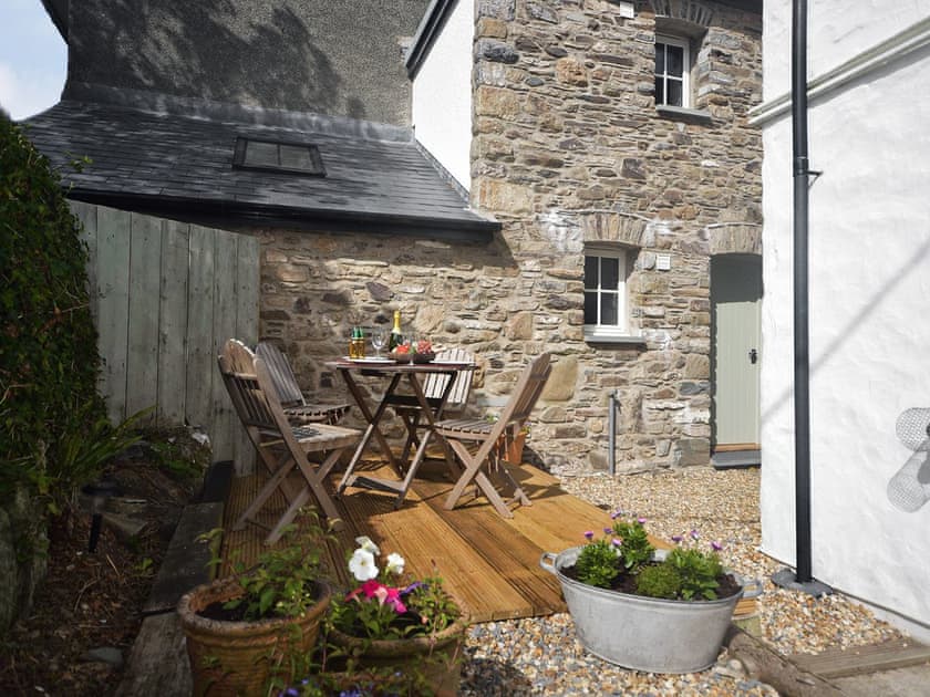 Sitting out area - rear | Little Roost, Mathry