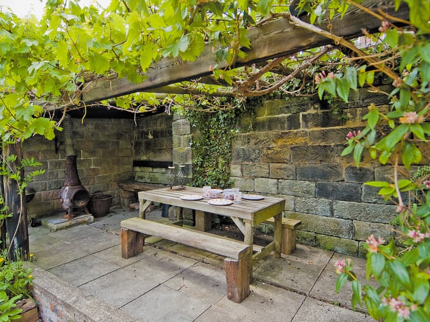 Outdoor eating area | South Haven, Whitby