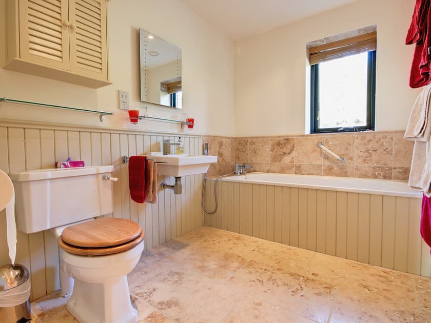 Fantastic en-suite bathroom | Lairg Estate - Phil’s House - Lairg Estate , Lairg