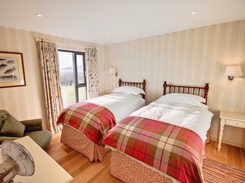 Well appointed twin bedroom | Lairg Estate - Phil’s House - Lairg Estate , Lairg