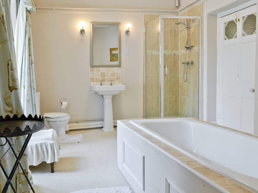 En-suite | Crogen Wing, Llandrillo