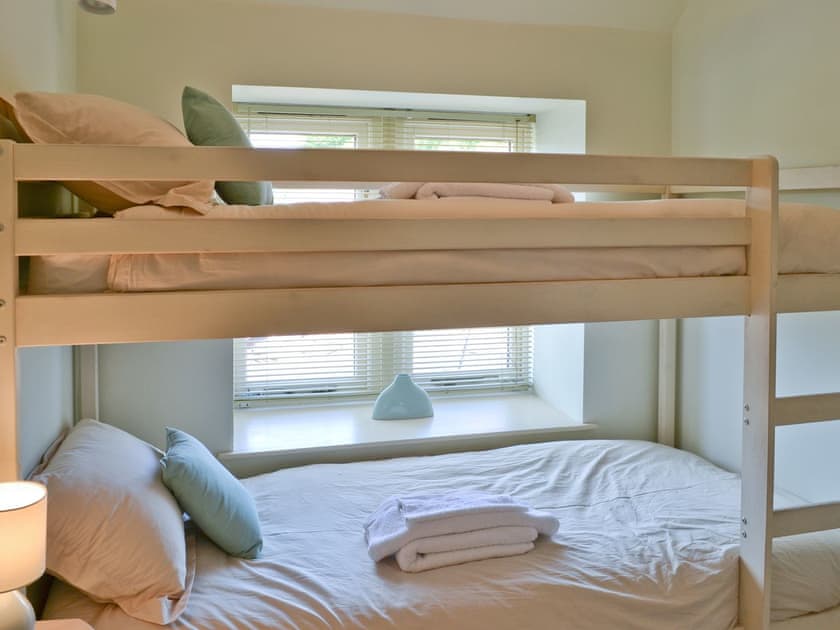 Bunk bedroom | Dragonfly Barn - Dragonfly 2, North Newton