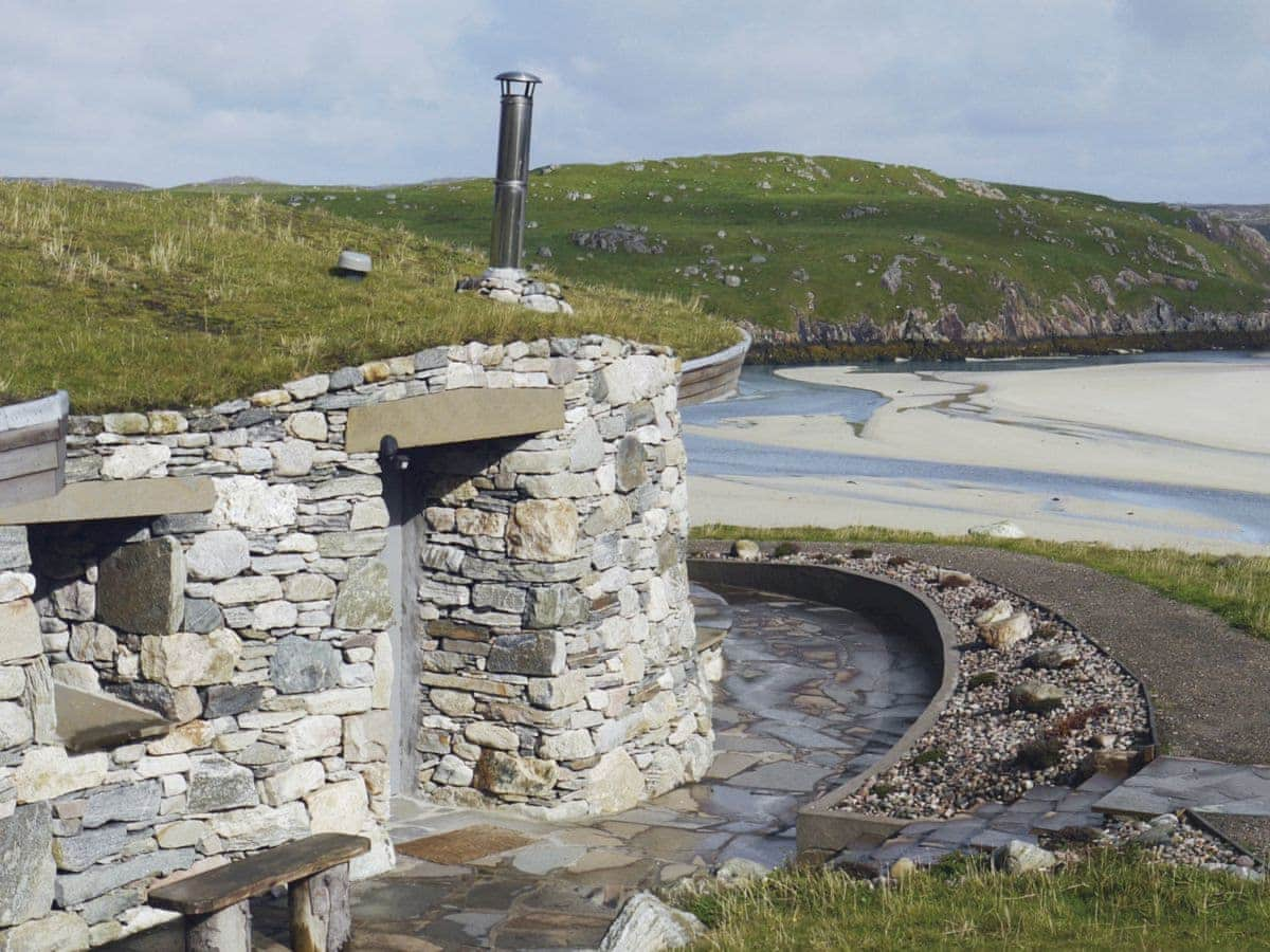 Beach Bay Cottage Ref Srrm In Carnish Uig Isle Of Lewis Outer