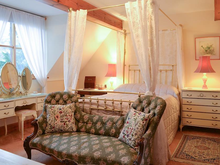Four Poster bedroom | Ty Newydd, Beddgelert, near Caernarfon