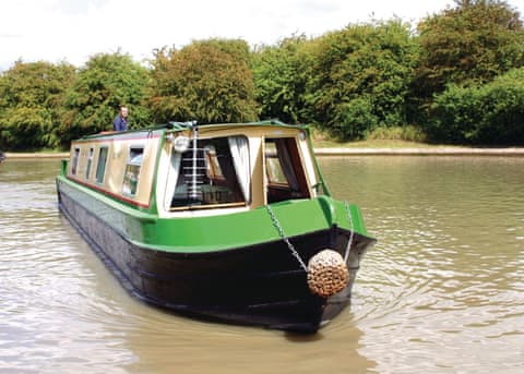 Canal Narrowboats sleeping 5-6 persons