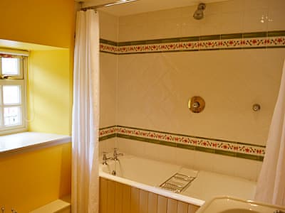 Bathroom | Lairg Estate - Reid’s Cottage, Lairg
