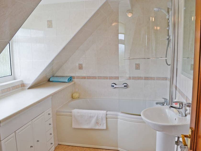 Bathroom | Grey Cottage, Pentraeth, Anglesey