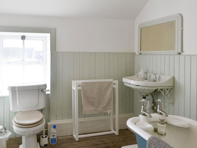 Family bathroom | Burnfoot of Cluden, Holywood, by Dumfries