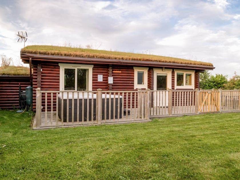 Charming holiday home with enclosed decked area | Partridge Lodge - Mackinder Farms, Brayton, Selby