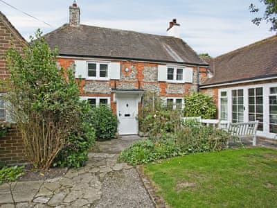 Apple Tree Cottage Ref Pgw In West Wittering Sussex Cottages Com