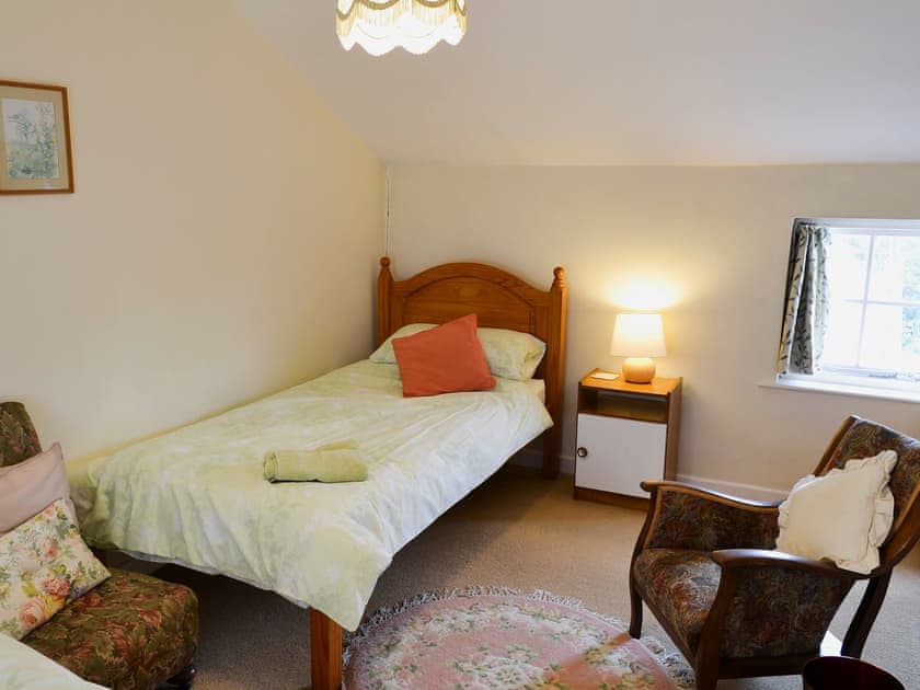 Twin bedroom | Watercolour Cottage, Lerryn