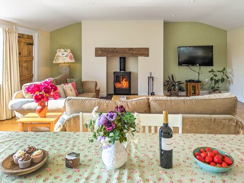 Open plan living/ dining room/ kitchen | Dove Cottage - Wissett Place Cottages, Halesworth
