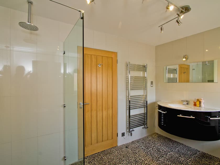 Bathroom | Shoreline Penthouse, Alnmouth