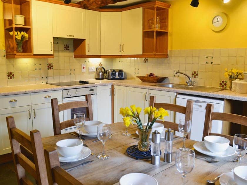 Kitchen/diner | Wheeldon Farm Adventure Cottages - Poppy, Halwell, nr. Totnes