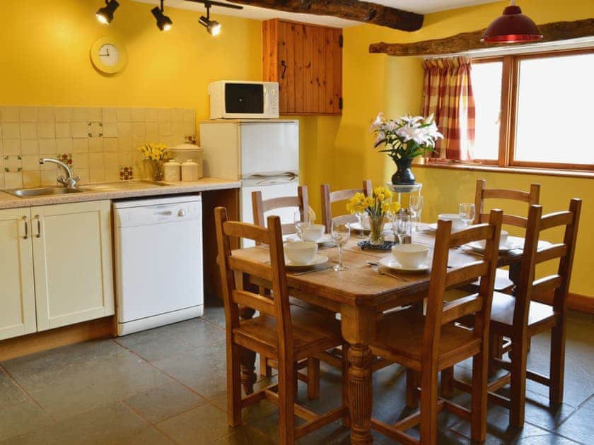 Kitchen/diner | Wheeldon Farm Adventure Cottages - Poppy, Halwell, nr. Totnes