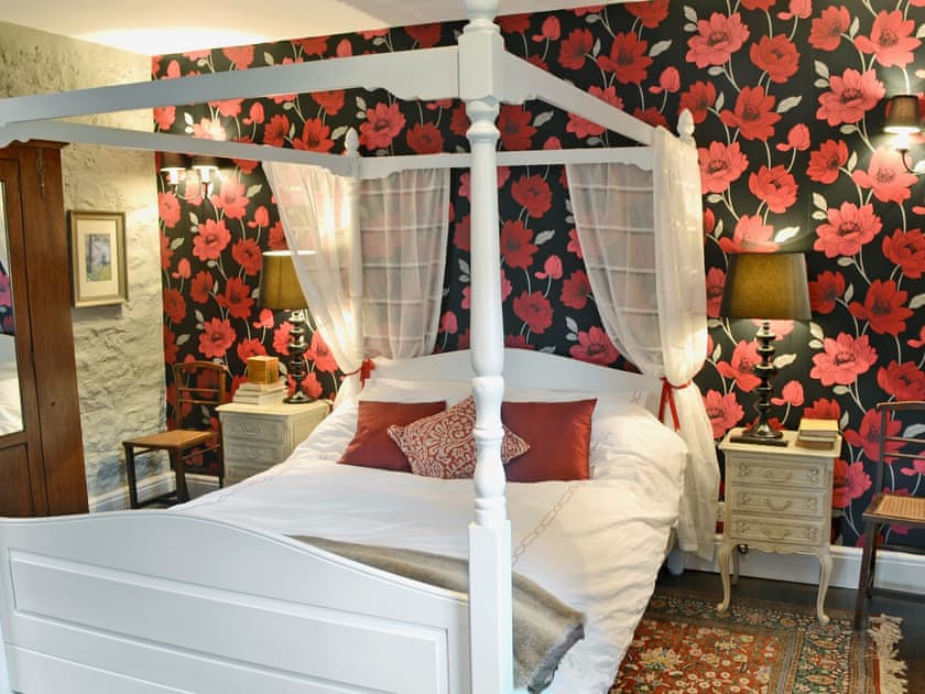 Four Poster bedroom | Ragwood Cottage, Clewer, nr. Cheddar