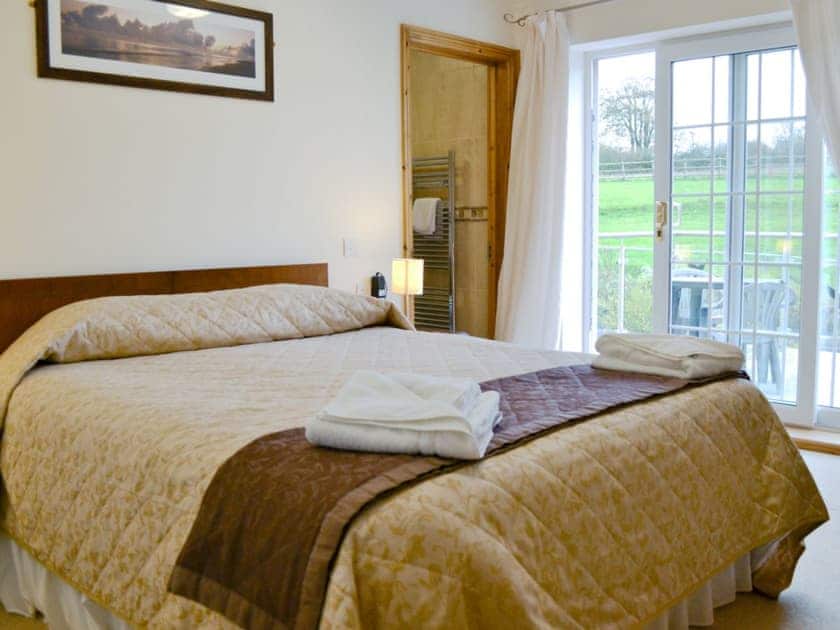 Double bedroom | Three Farm Rivers Cottages - Ty-Canol, Ferryside
