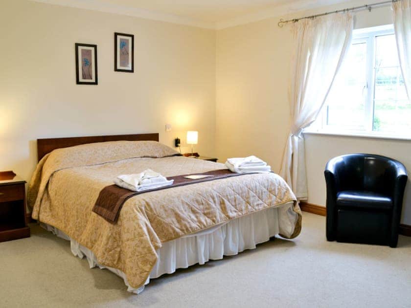 Double bedroom | Three Farm Rivers Cottages - Ty-Canol, Ferryside