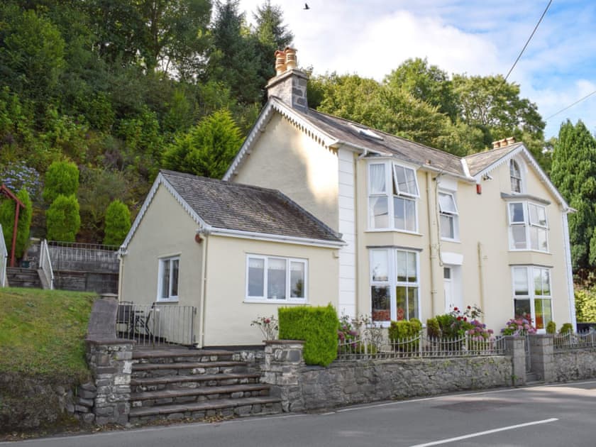Stunning holiday home in a fantastic location | Morva, New Quay, near Dyfed