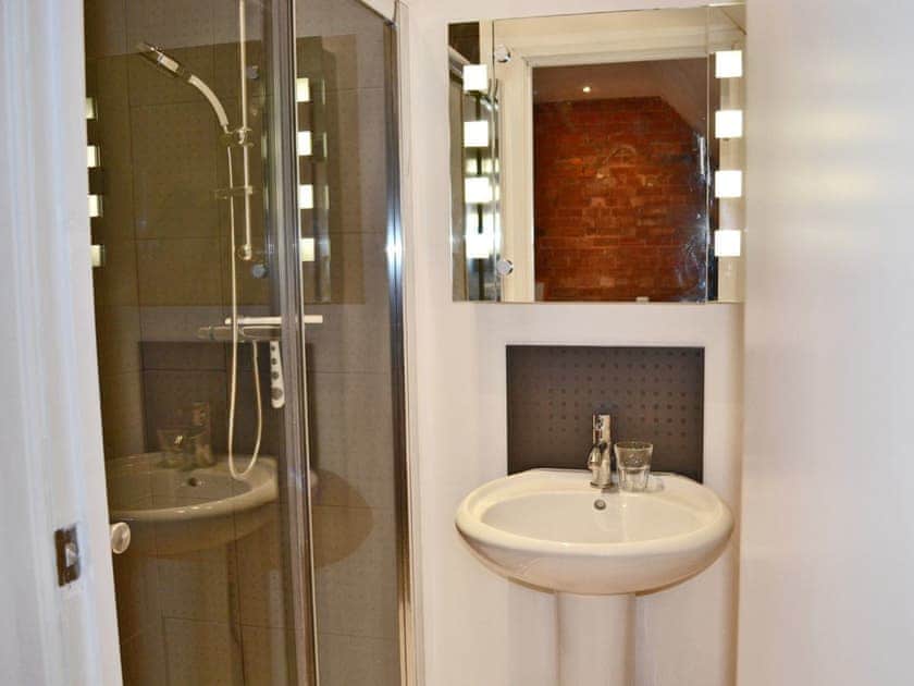 Shower room | The Lodge at the Granary, Gretton, nr. Cheltenham