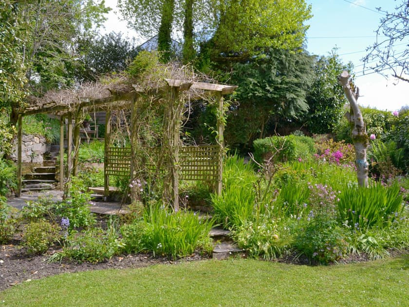 Attractive garden and grounds | The Thatch Cottage, South Petherwin, near Launceston