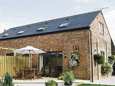 Exterior | Eaton Barn - Eaton Barn, Burmarsh, Romney Marsh