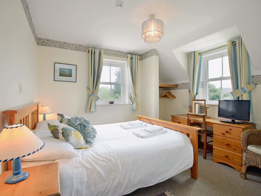 Comfortable double bedroom | Fernlea, Acton, near Langton Matravers