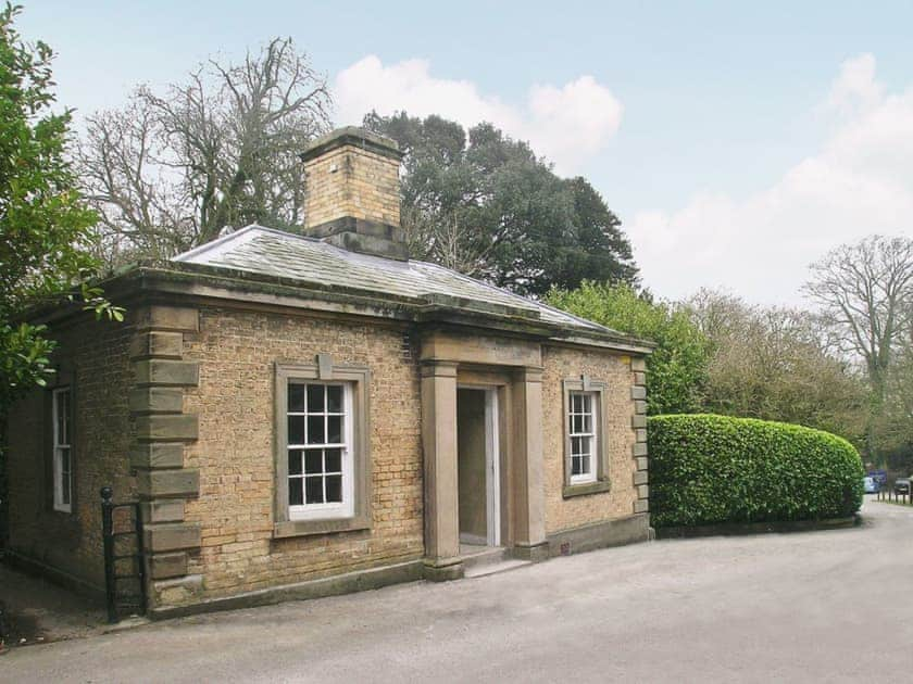 Exterior | Sewerby Hall Cottages - Chestnut Cottage, Sewerby, nr. Bridlington