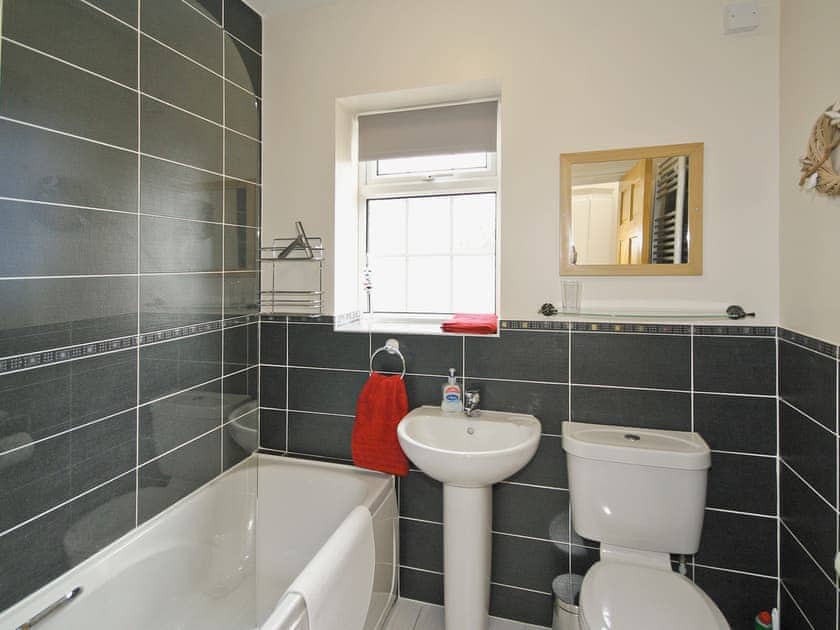 Bathroom | Peacock Barn, Timberland, nr. Woodhall Spa