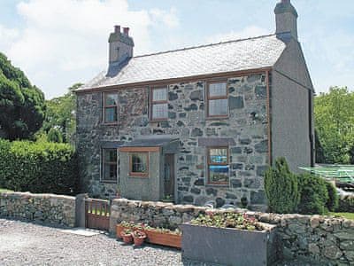 Is-Helen Cottage, Caernarfon