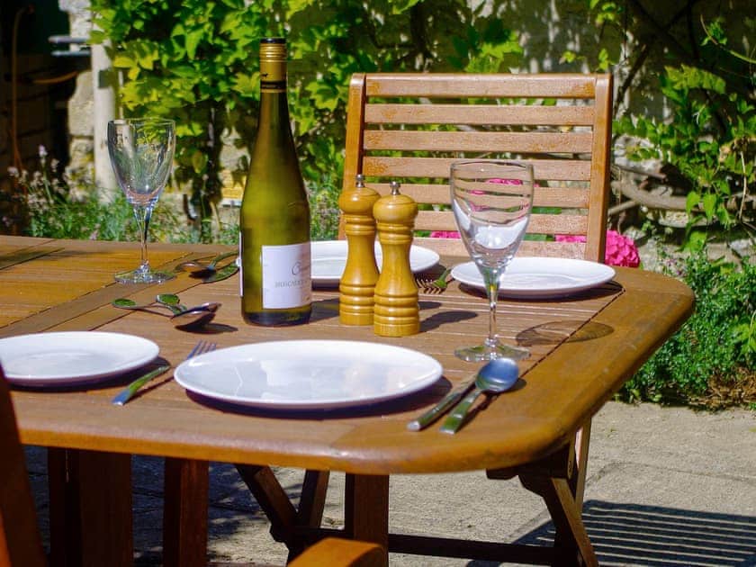 Sitting-out-area | Ivy Cottage, Chedworth, nr. Cheltenham
