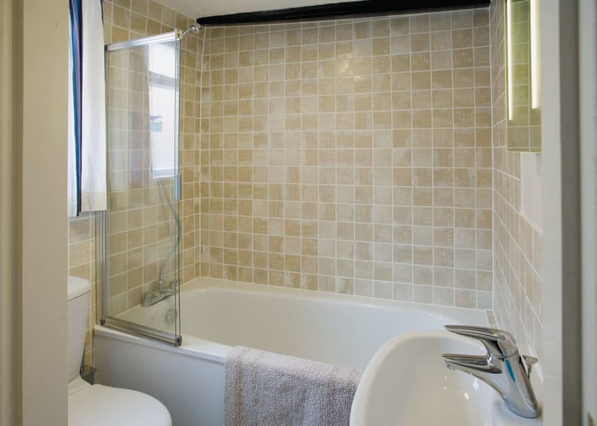 Bathroom | Sharrowhead Cottage, Robin Hood’s Bay