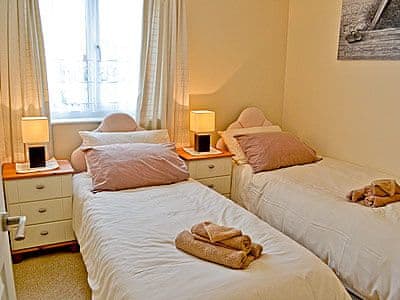 Twin bedroom | Blue Waves, Perranporth