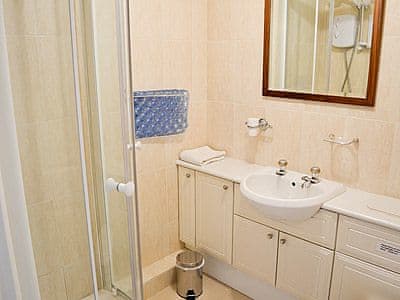 Shower room | Blue Waves, Perranporth