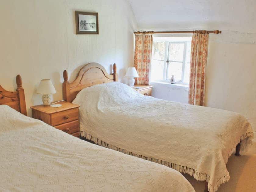 Twin bedroom | The Old House, Potash Farm, Mellis