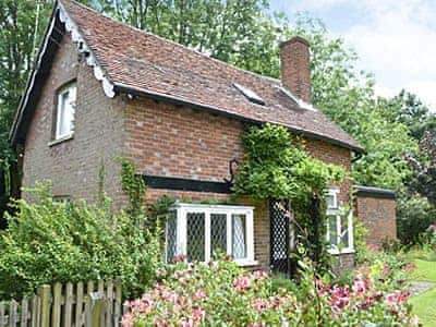 Wysteria Cottage Ref Pkd In Pembury Near Tunbridge Wells Kent