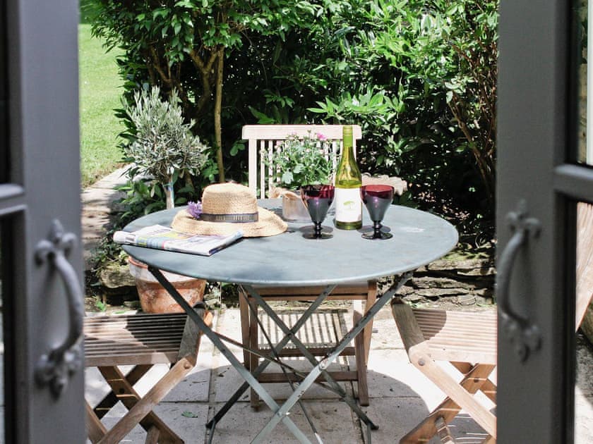 Sitting-out-area | The Downs Barn Lodge, Frampton Mansell, nr. Stroud