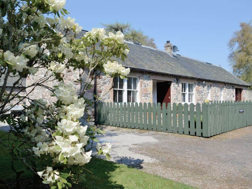 Exterior | Song Bird Cottage, Scaniport, nr. Inverness