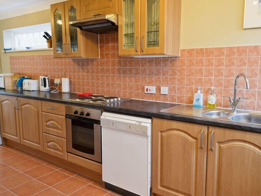 Kitchen | Mariners Lodge, Felixstowe Ferry