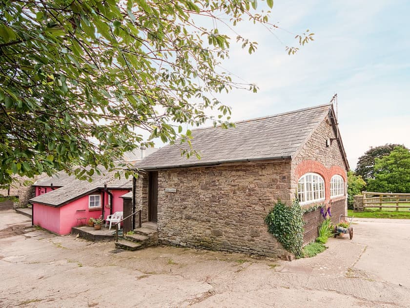 Werngochlyn Farm Dairy (ref 6253) in Llantilio Pertholey, near